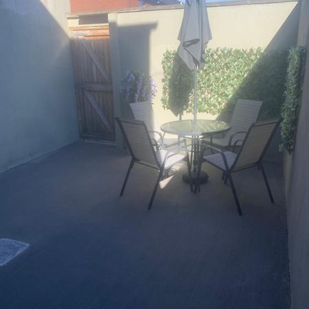2 Bedroom Cheerful House Close To City Center ベルファスト エクステリア 写真