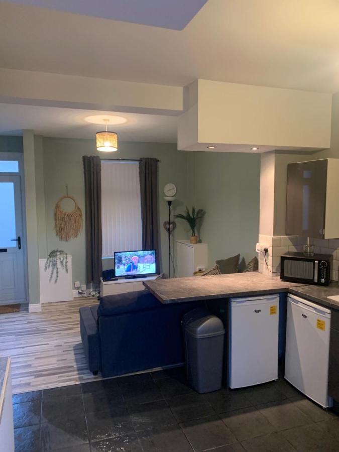 2 Bedroom Cheerful House Close To City Center ベルファスト エクステリア 写真