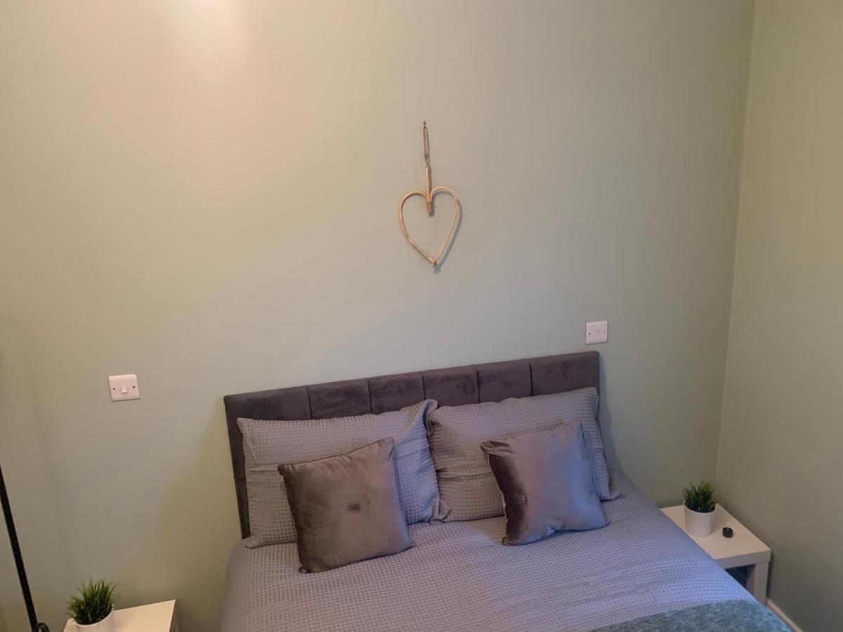 2 Bedroom Cheerful House Close To City Center ベルファスト エクステリア 写真