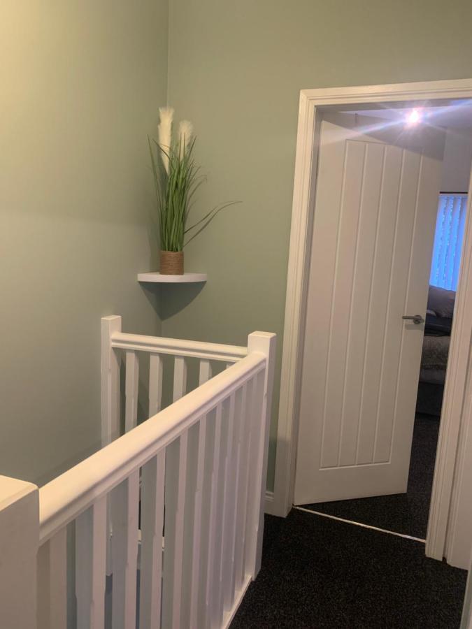 2 Bedroom Cheerful House Close To City Center ベルファスト エクステリア 写真