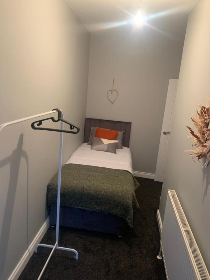 2 Bedroom Cheerful House Close To City Center ベルファスト エクステリア 写真