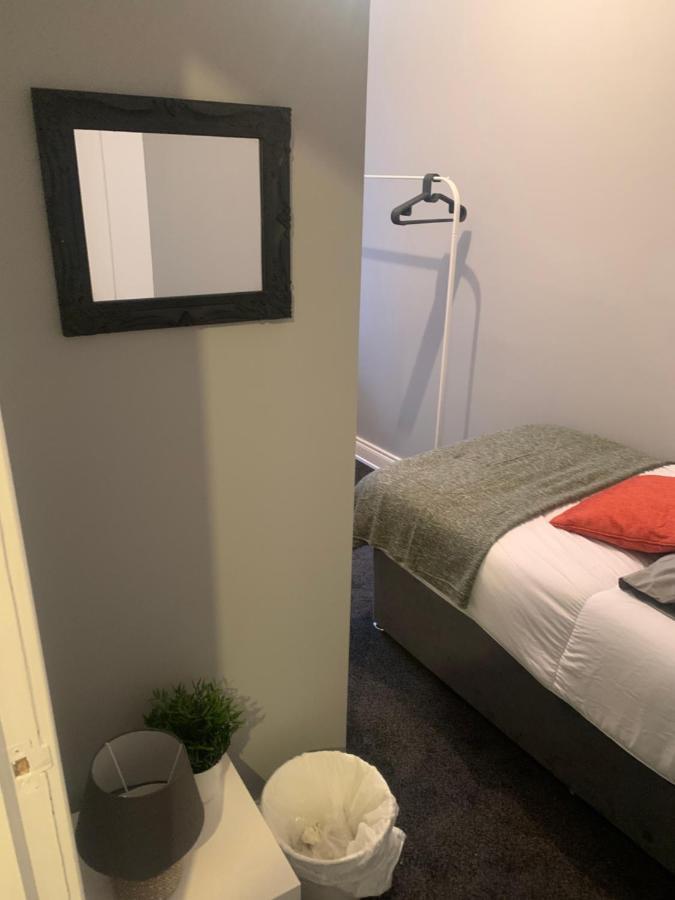 2 Bedroom Cheerful House Close To City Center ベルファスト エクステリア 写真