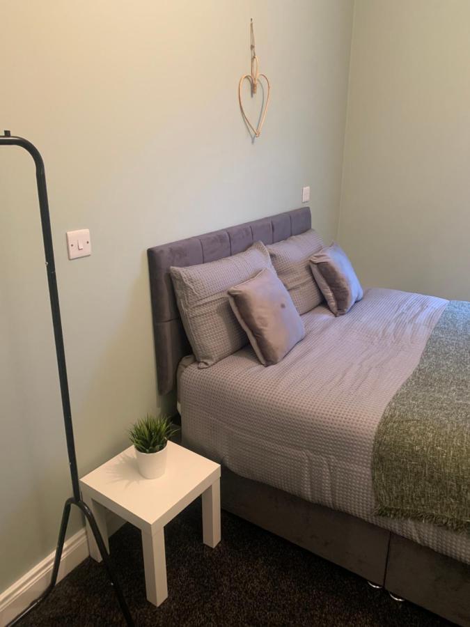 2 Bedroom Cheerful House Close To City Center ベルファスト エクステリア 写真
