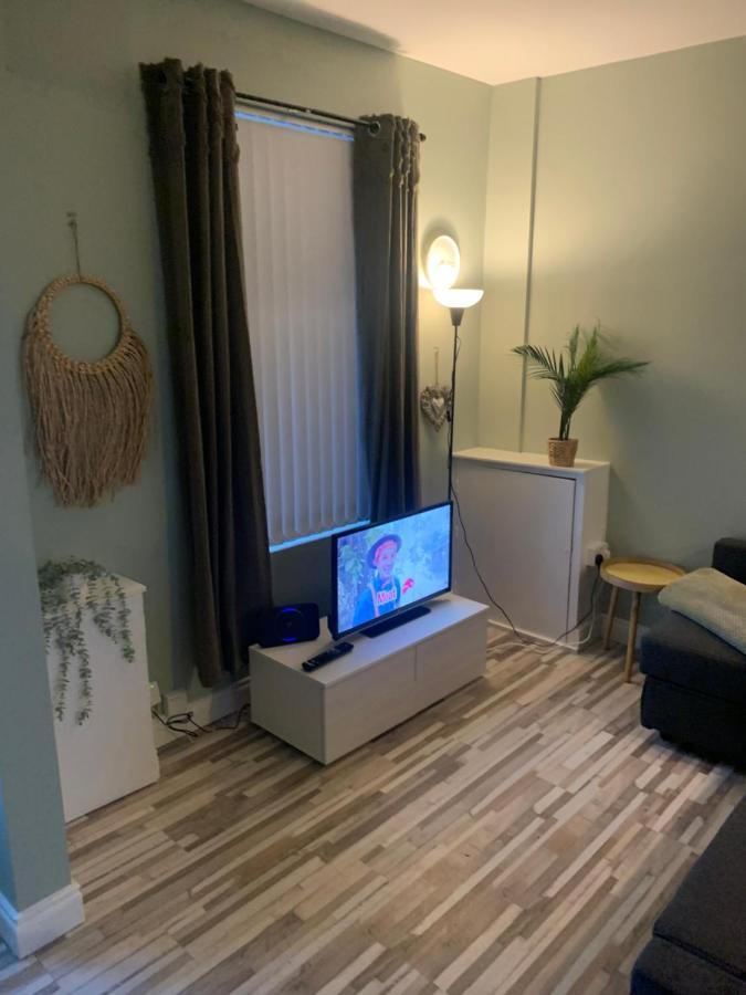 2 Bedroom Cheerful House Close To City Center ベルファスト エクステリア 写真