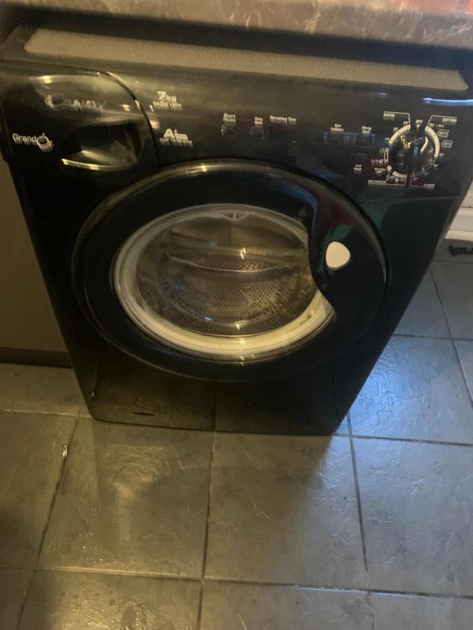 2 Bedroom Cheerful House Close To City Center ベルファスト エクステリア 写真