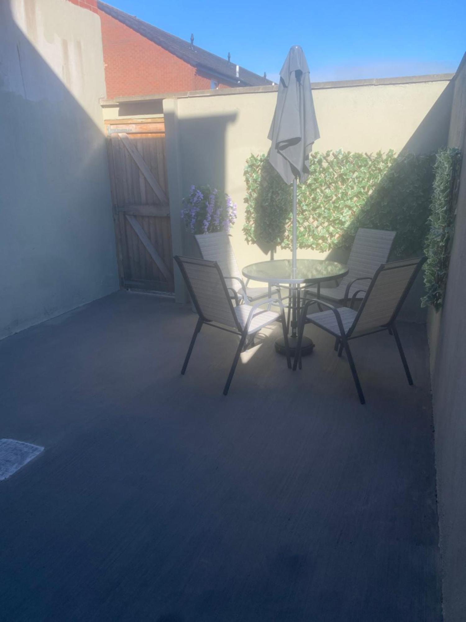 2 Bedroom Cheerful House Close To City Center ベルファスト エクステリア 写真
